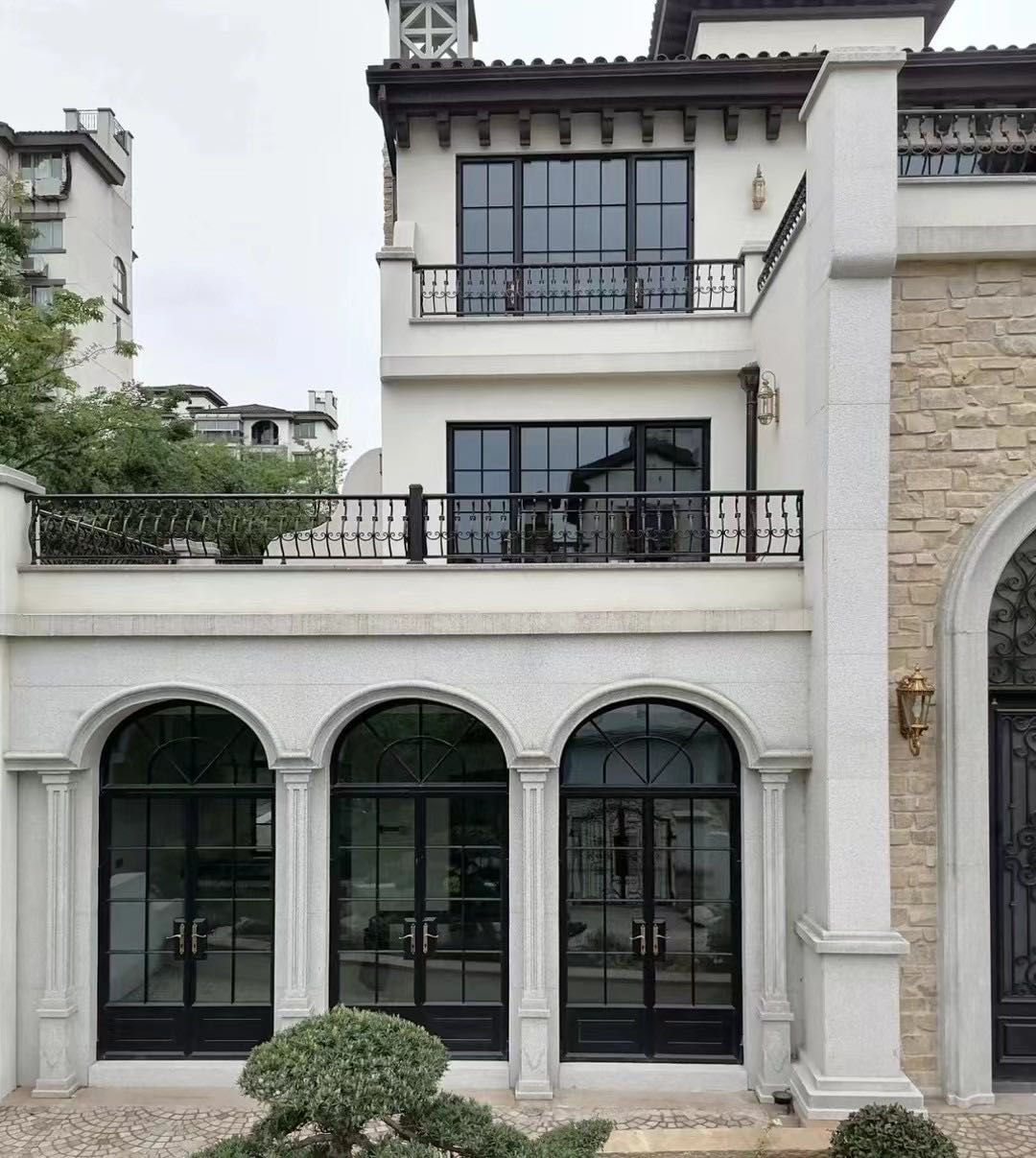 CE ISO9001 Certified Modern Soundproof Large Glass Slim Frame Window with Narrow Profile Aluminum Alloy for Apartment Hotel Use