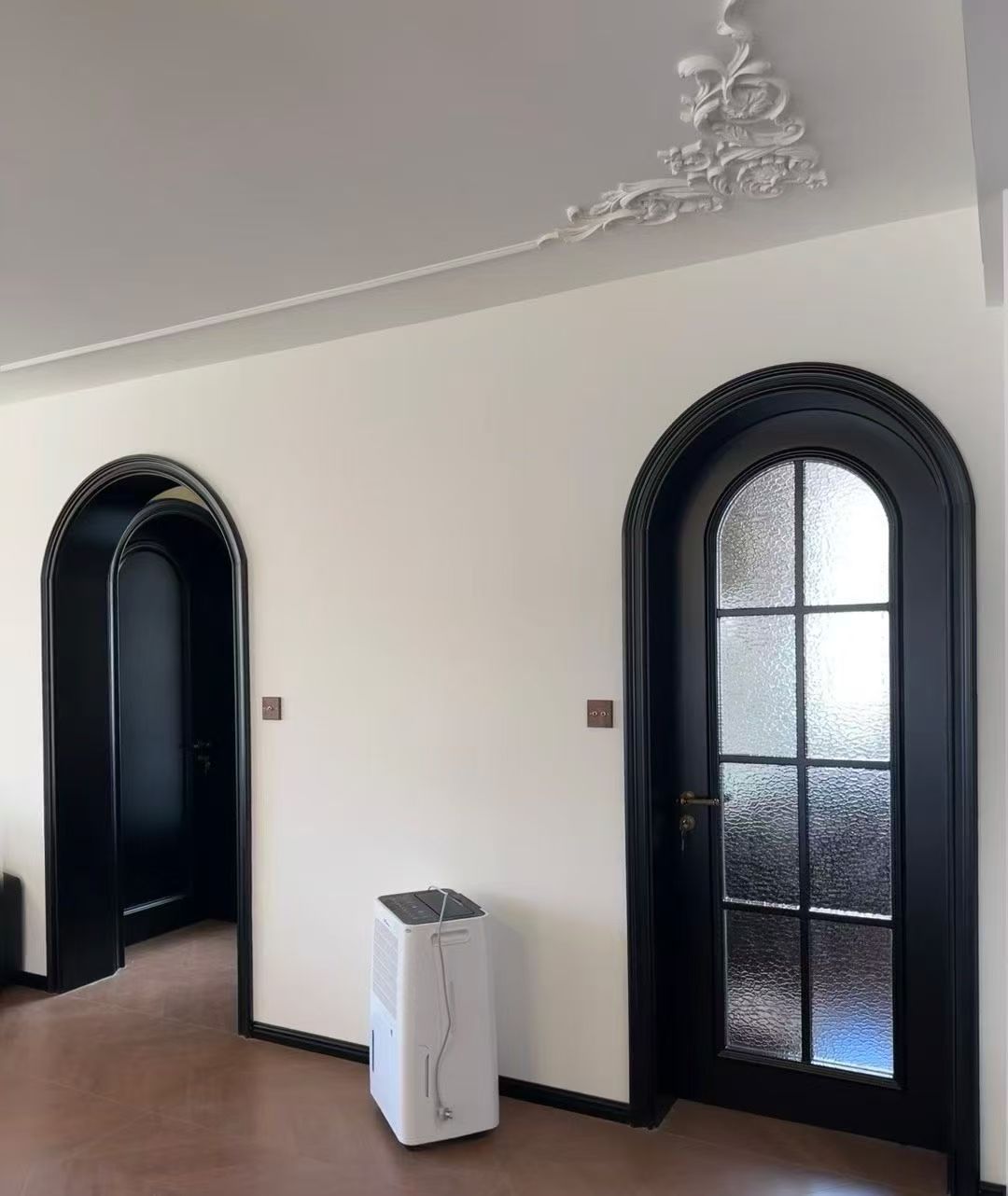 CE ISO9001 Certified Modern Soundproof Large Glass Slim Frame Window with Narrow Profile Aluminum Alloy for Apartment Hotel Use