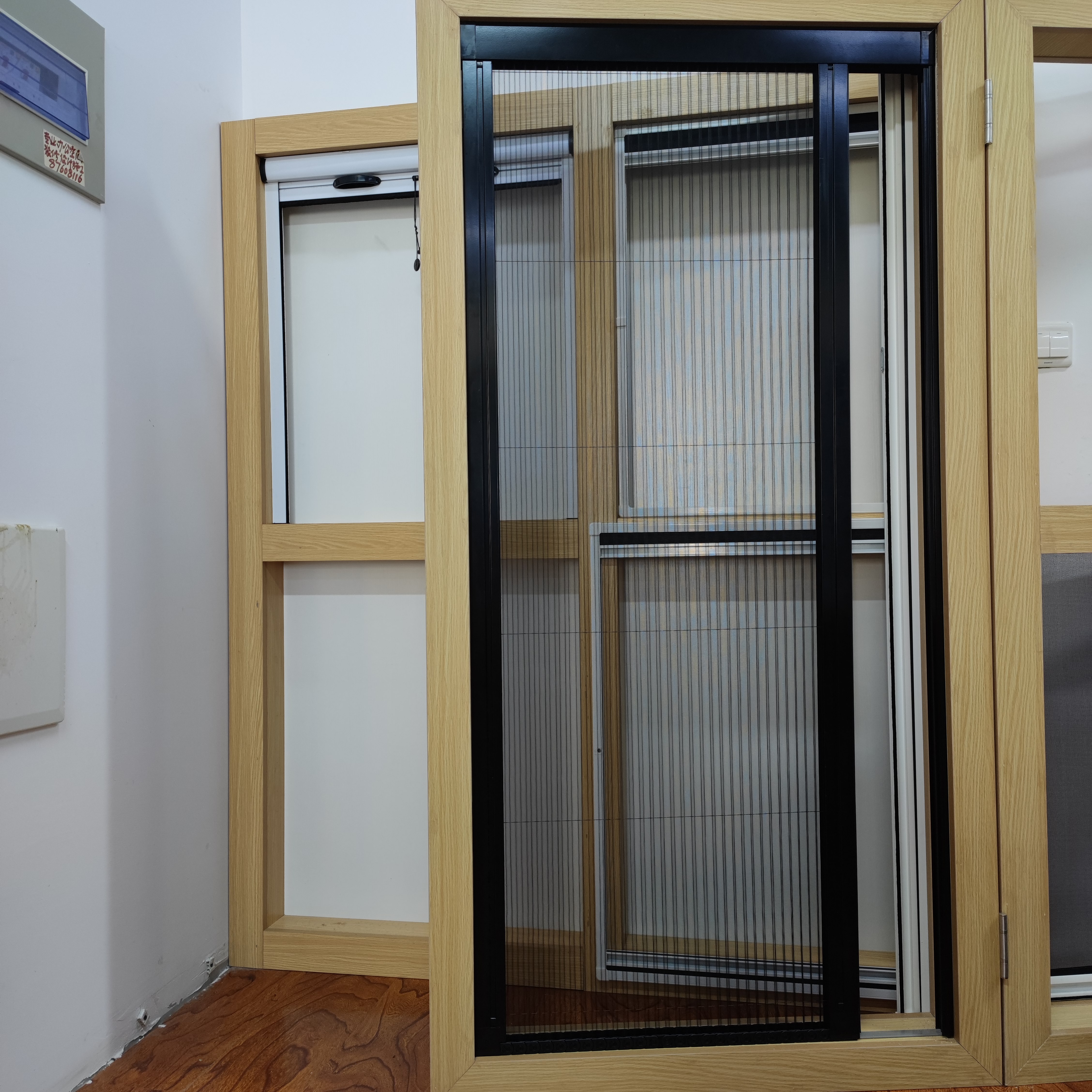 Plisse screen structure