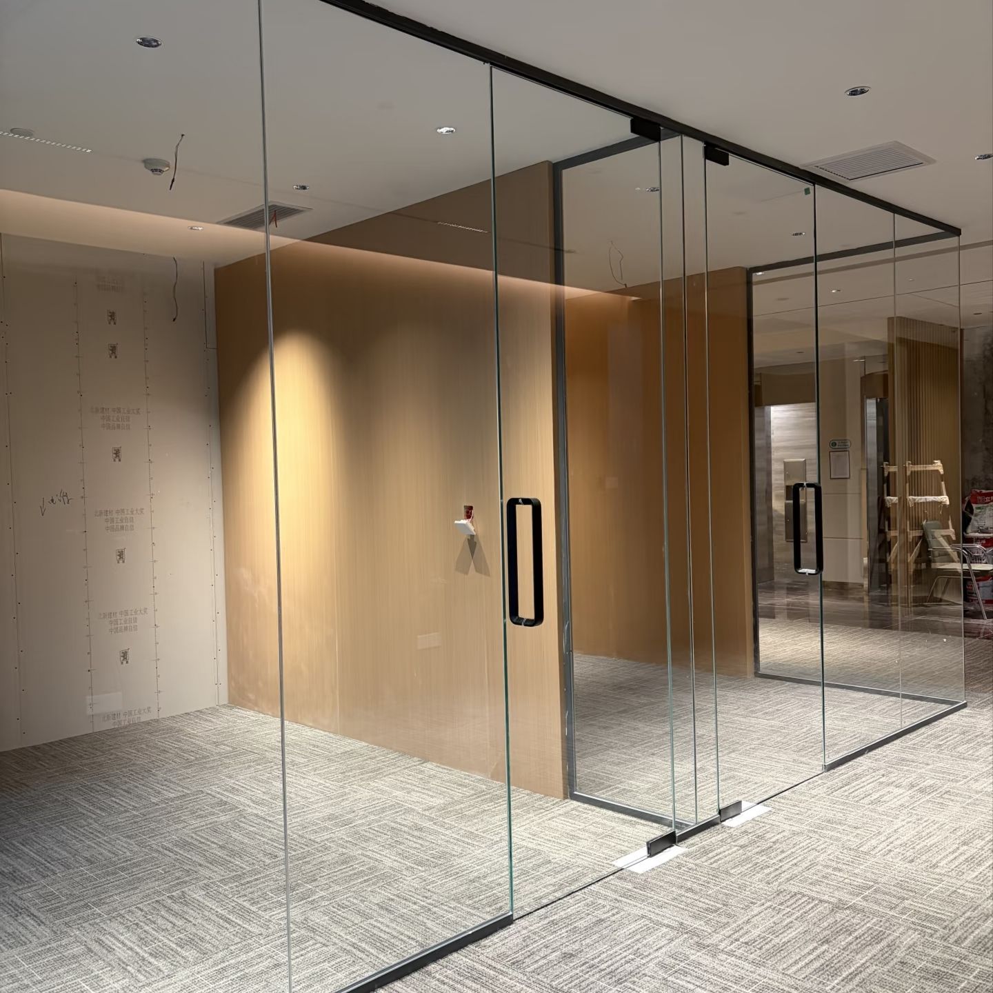Modern Commercial Sliding Glass Partition System Frameless-look Acoustic Aluminum Framed Melamine Door Living Room Dining