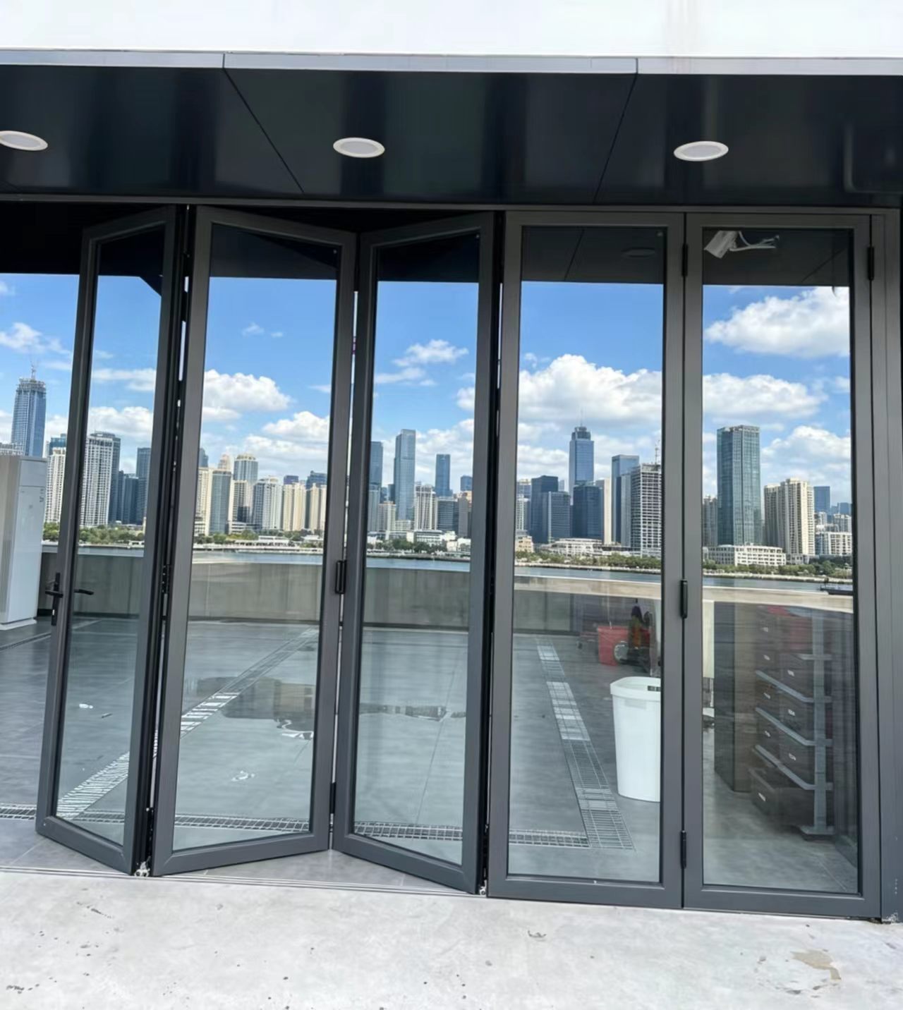 Thermal Break Aluminum Bi-Fold Door, Multi-Panel Folding Glass Door for Balcony/Patio, Waterproof &amp; Soundproof